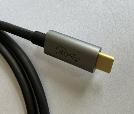 1.8m HDMI 배선 장비 USB 4 240w 탄력적 하드미 커버 버클형